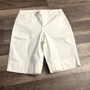 Forth & Towne size 4 white stretch Bermuda style shorts